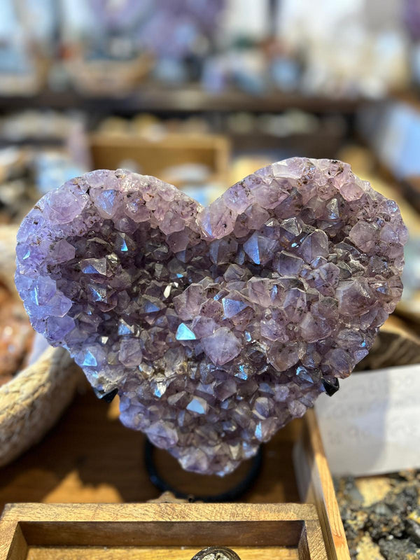 Amethyst heart shape colony