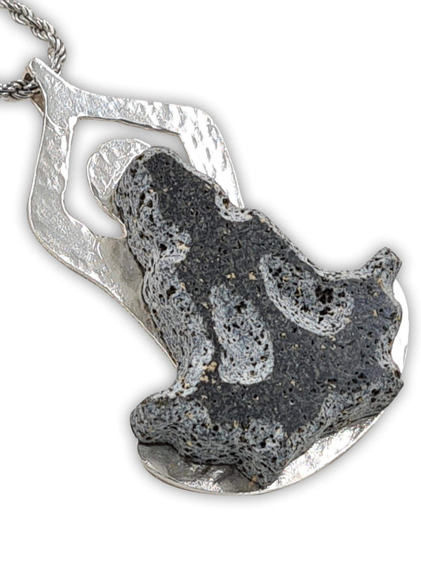 Yogy pendant - Volcanic stone